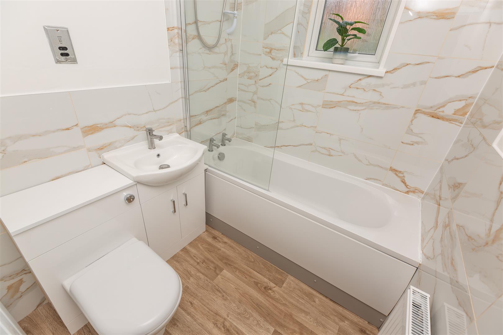 Cwmbach Road, Fforestfach, Swansea, SA5 5BN